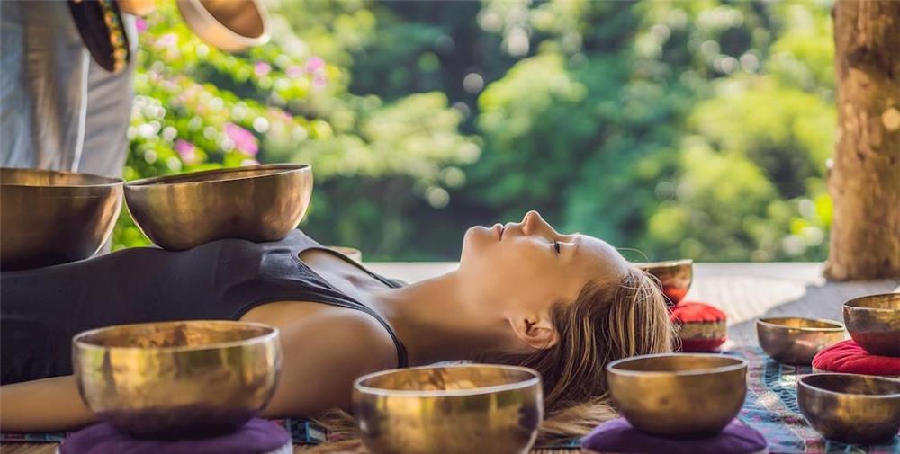 Tânăr terapeut, caut fată pentru sesiuni de sound healing in doi