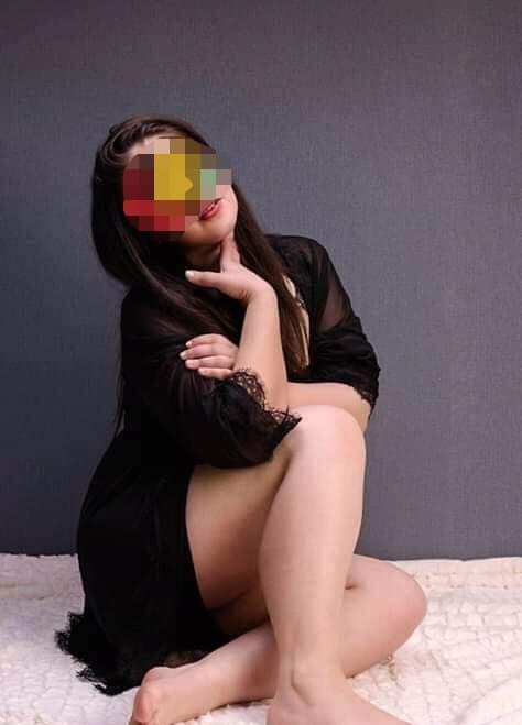 Tanara licentiata, ofer companie intima domnilor generosi