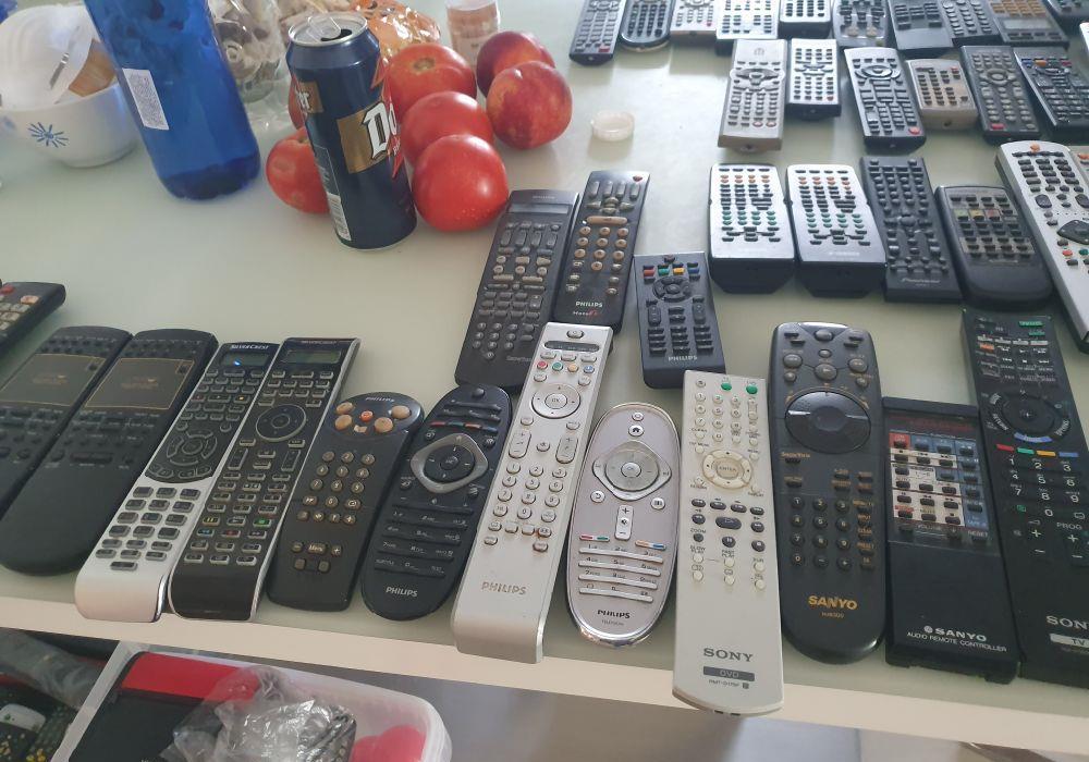 Telecomenzi diverse.