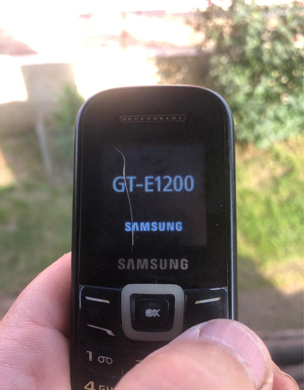 Telefon mobil Samsung GT-E 1200