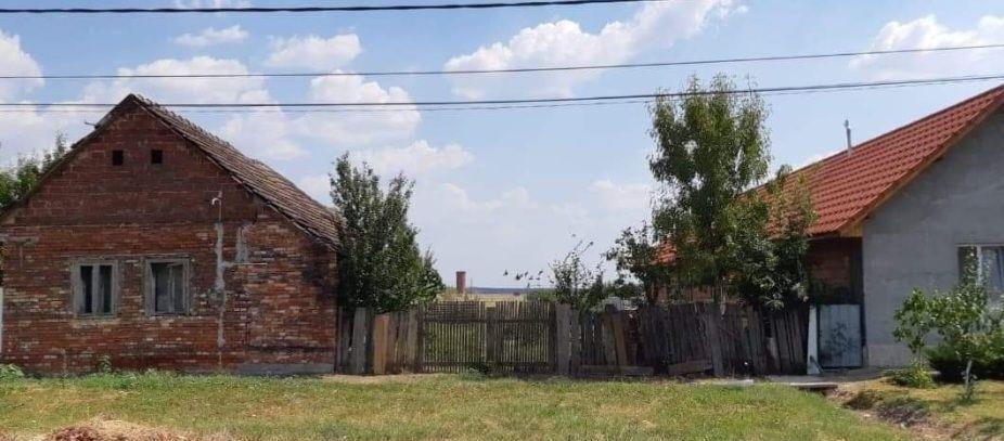 tere cu casa in curs de demolare