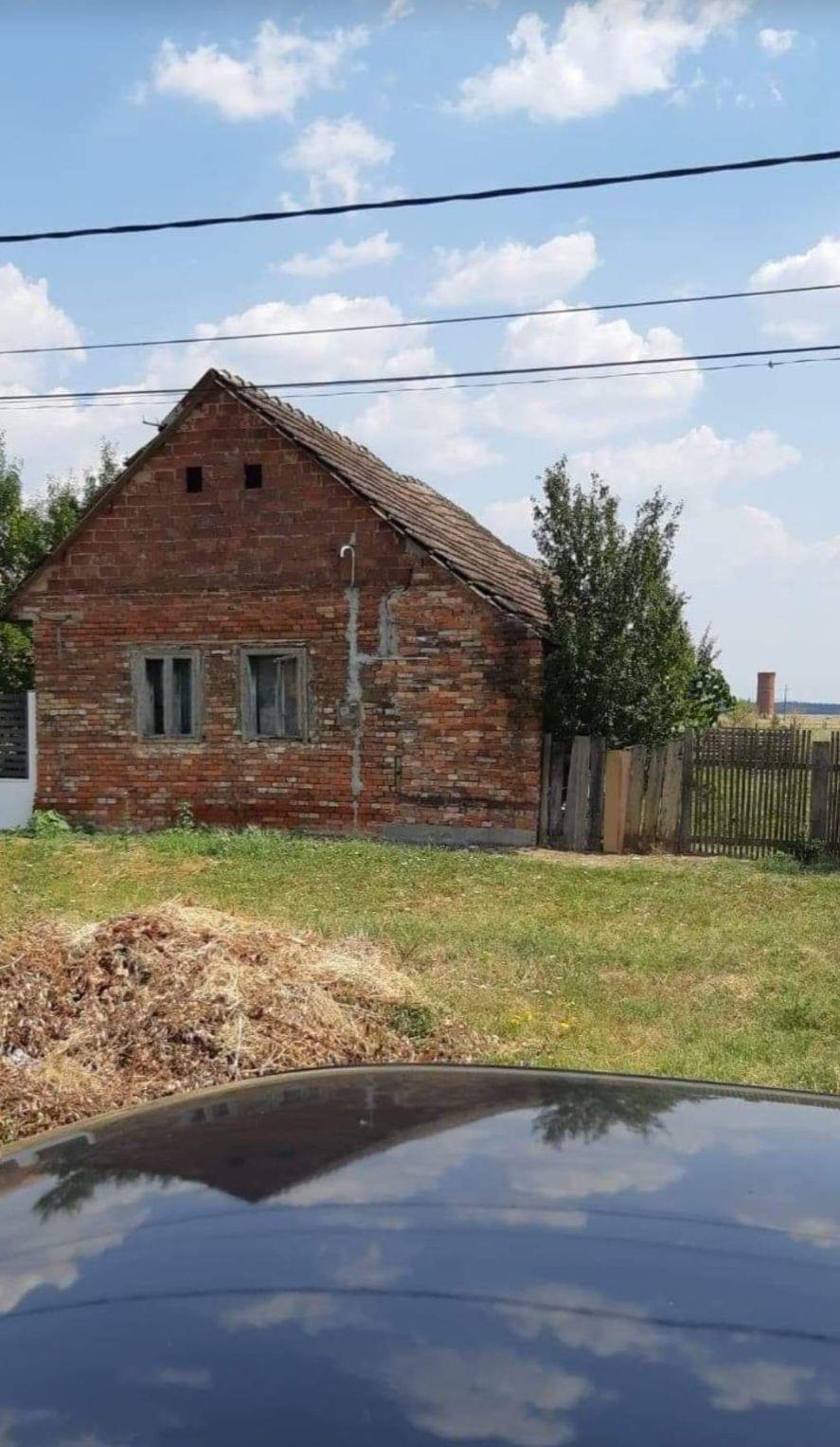 tere cu casa in curs de demolare