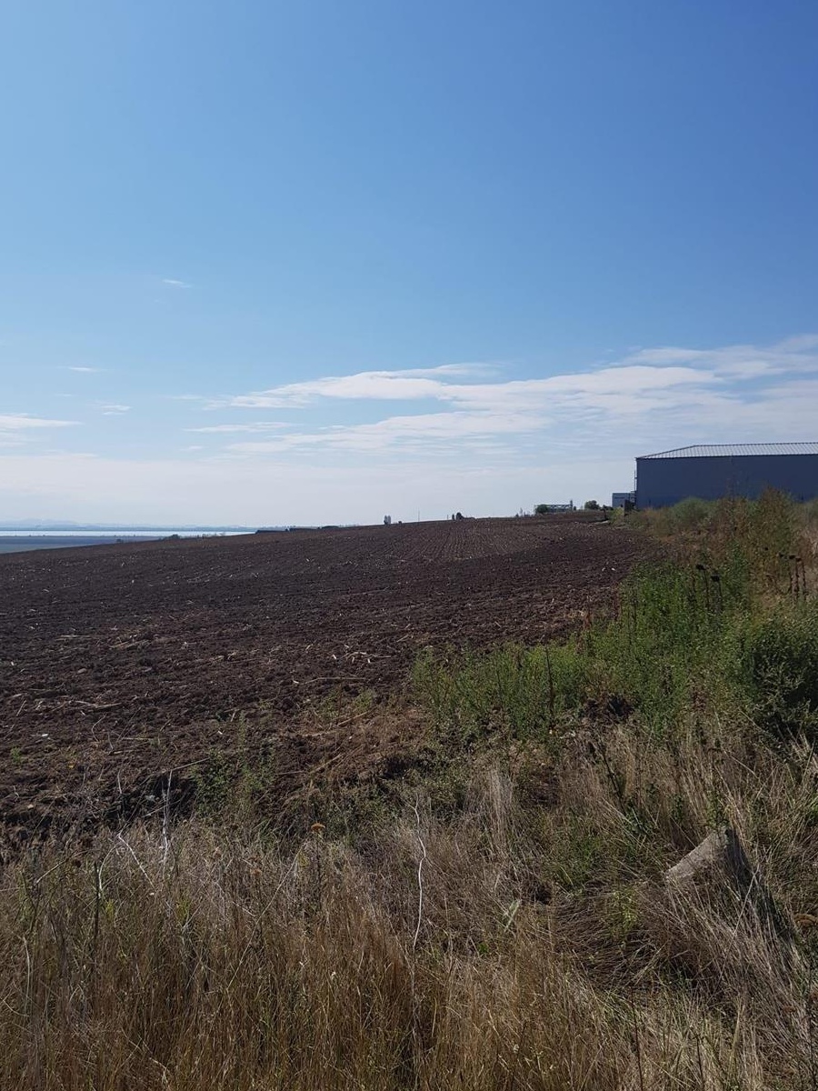 Teren 1,5ha compact cu potential comercial industrial langa DN26