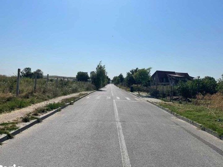 Teren 1600m , intrarea in Rudeni din centura , front stradal 21,6 m,