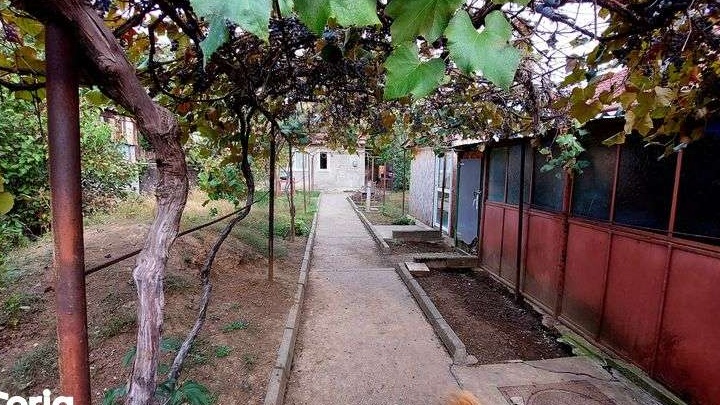 Teren 371 mp. + casa demolabila, zona Damaroaia, Bucurestii Noi...