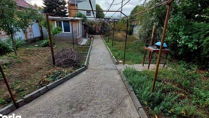 Teren 371 mp. + casa demolabila, zona Damaroaia, Bucurestii Noi...