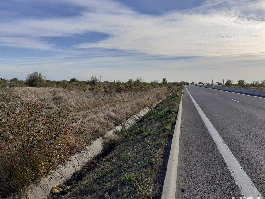 Teren Adunatii-Copaceni 1.000/2.000 mp./13 euro.