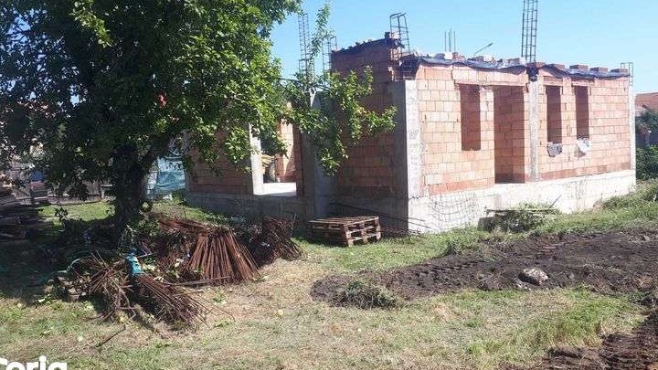 Teren cu autorizații si constructie