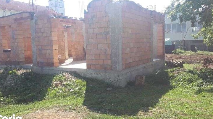 Teren cu autorizații si constructie