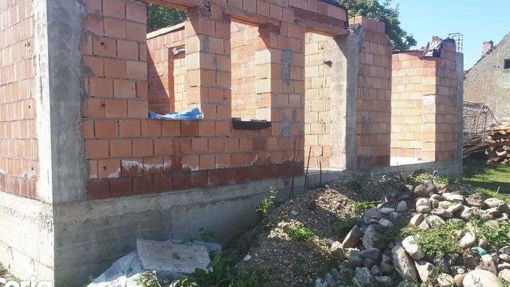Teren cu autorizații si constructie