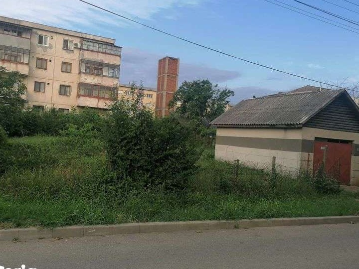 Teren cu garaj, ultracentral - Vand/schimb cu apartament cu 3/4 camere