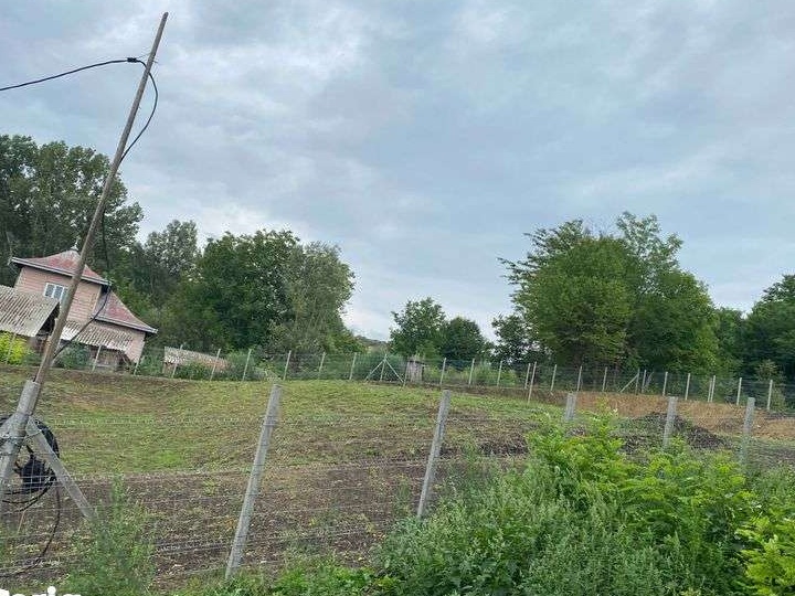 Teren de vanzare Com Bunesti .jud Suceava.