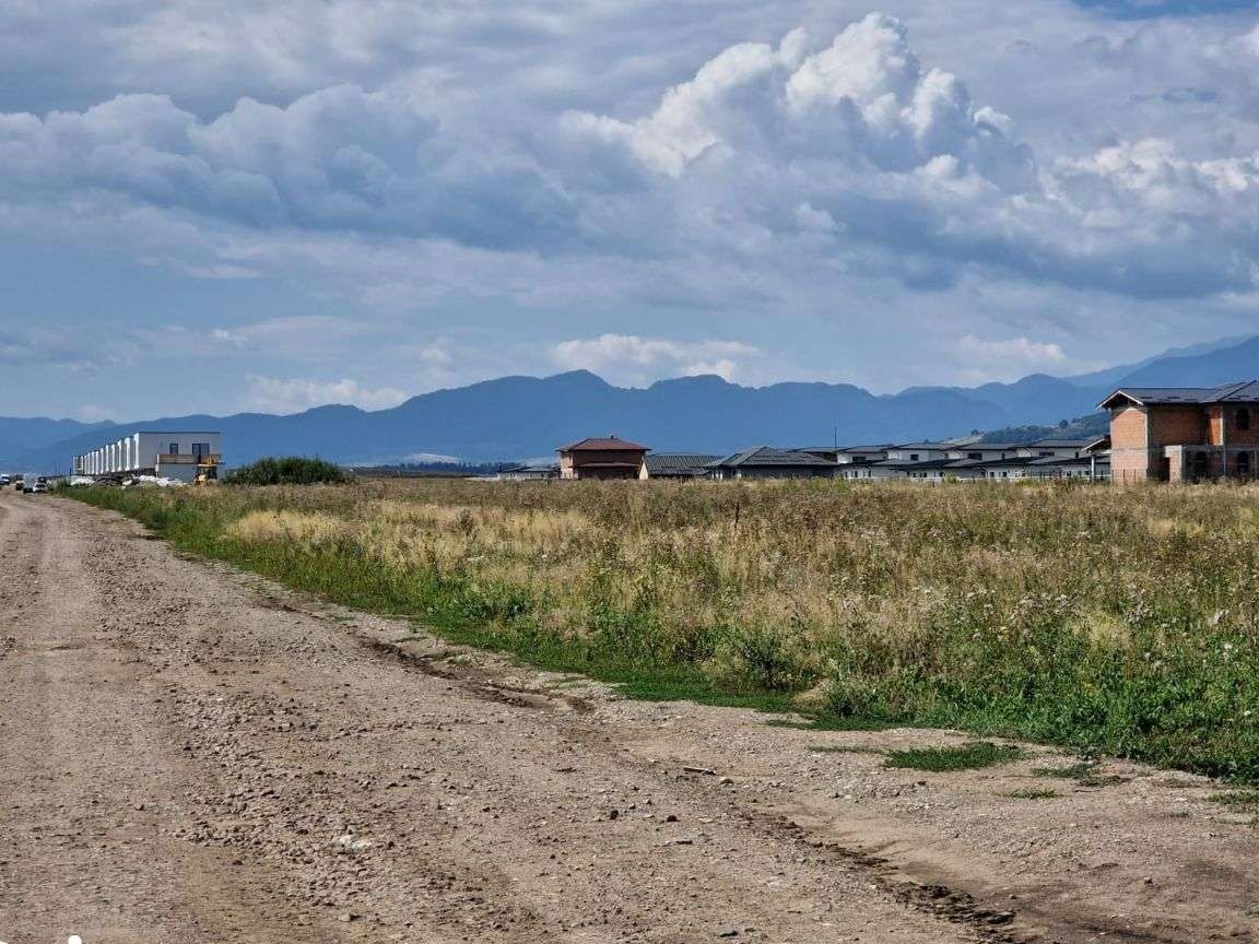 Teren de vanzare in Cristian .