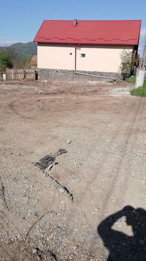 Teren de vanzare in SOLOVASTRU la strada principala 2147mp