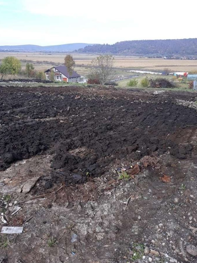Teren de vanzare in SOLOVASTRU la strada principala 2147mp