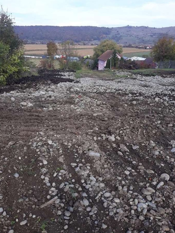 Teren de vanzare in SOLOVASTRU la strada principala 2147mp