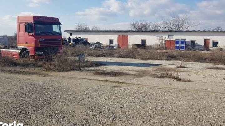 Teren intravilan 12500mp cu 3 hale