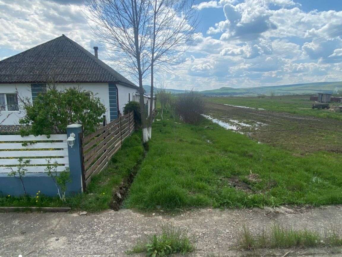 Teren intravilan 31 de arii- Podirei centru