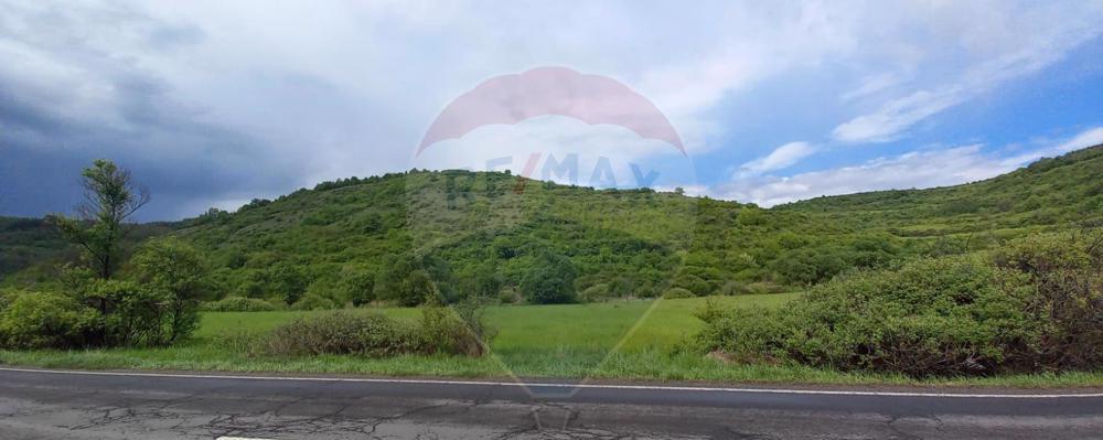 Teren intravilan ,3200 mp.la DN 13A loc.Praid