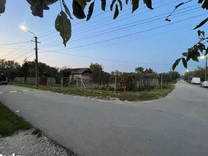 Teren intravilan 500 mp, 2 fronturi, vatra satului.
