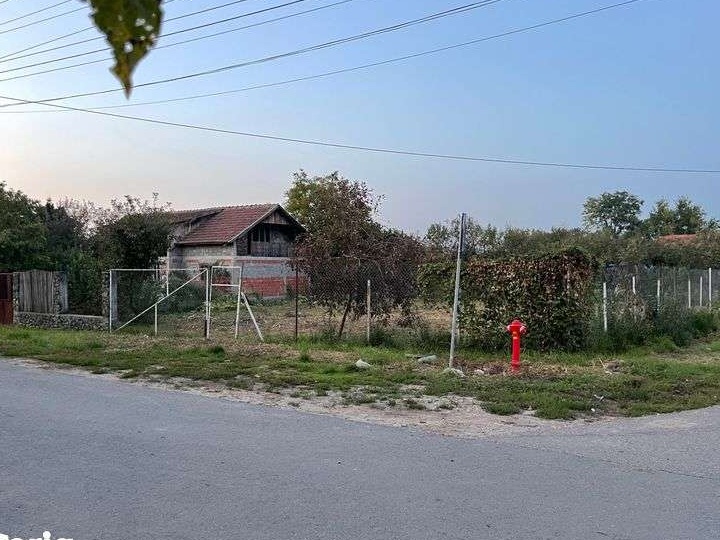 Teren intravilan 500 mp, 2 fronturi, vatra satului.
