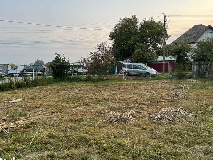 Teren intravilan 500 mp, 2 fronturi, vatra satului.