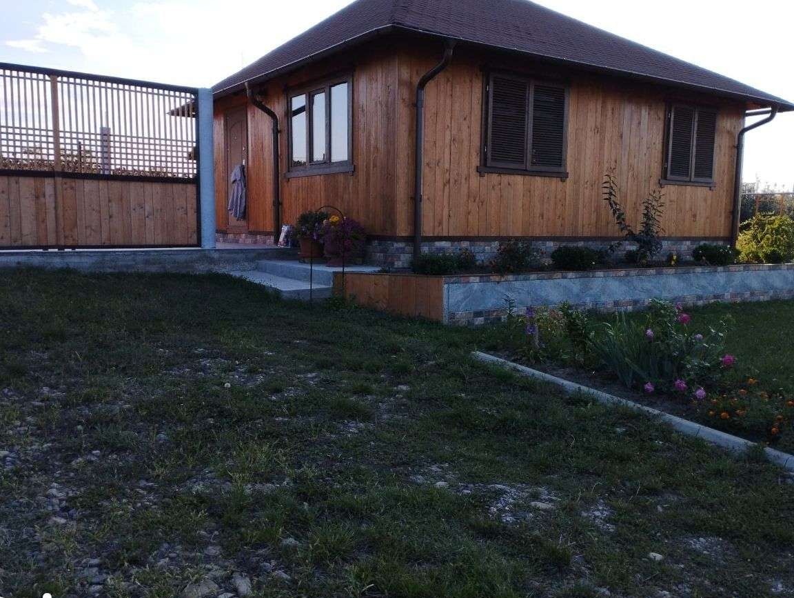 Teren intravilan - cu Cabana si loc pentru 2 case