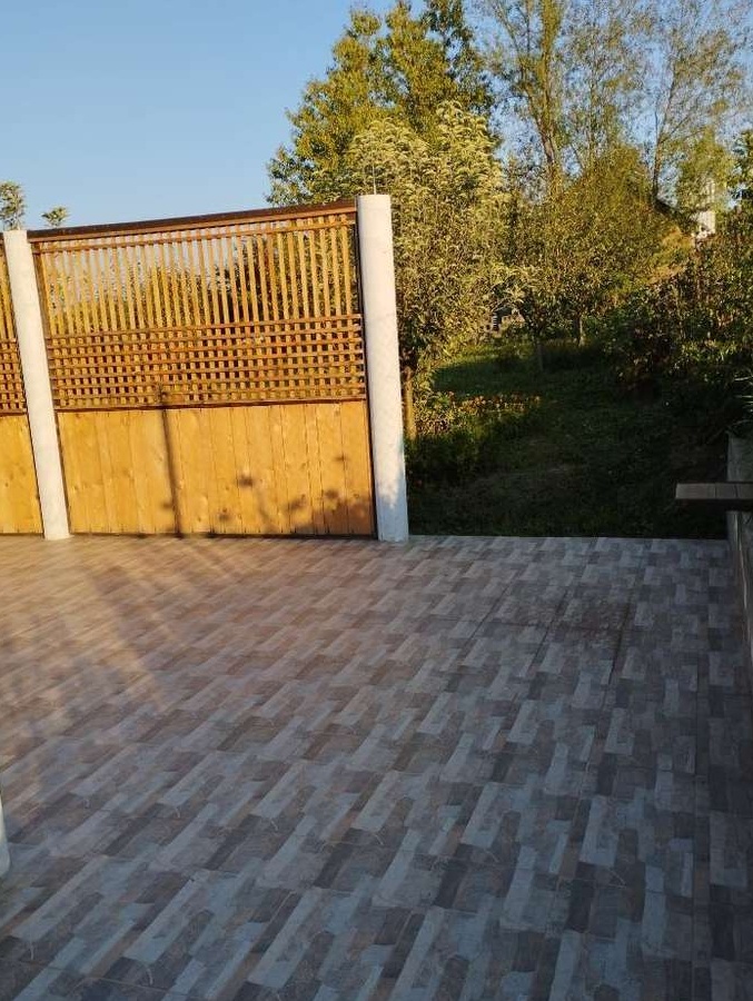 Teren intravilan - cu Cabana si loc pentru 2 case