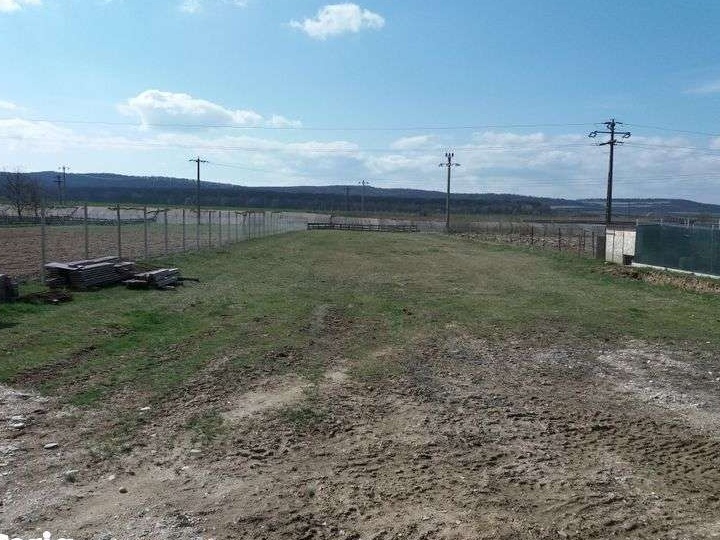 Teren intravilan de vânzare în loc.Petrești jud. Alba