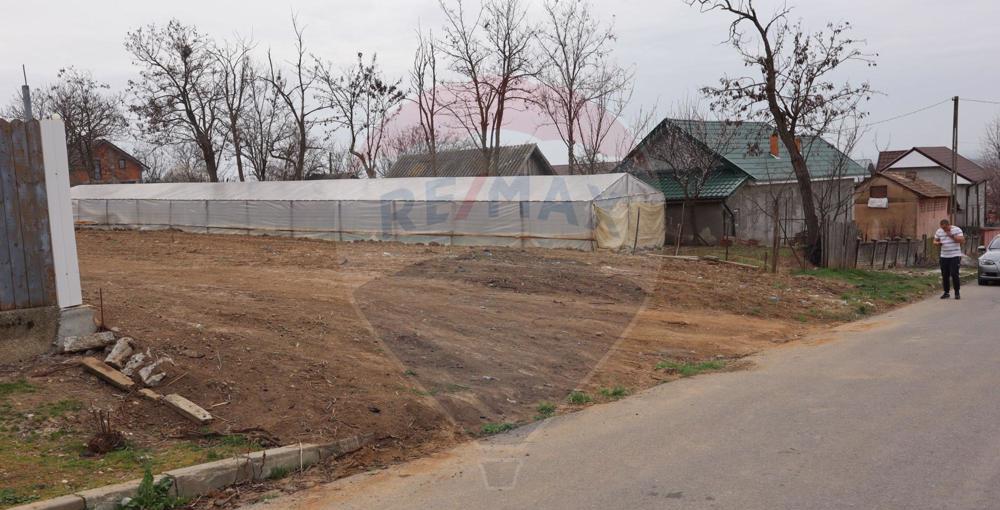 Teren intravilan de vanzare in zona Mosteni