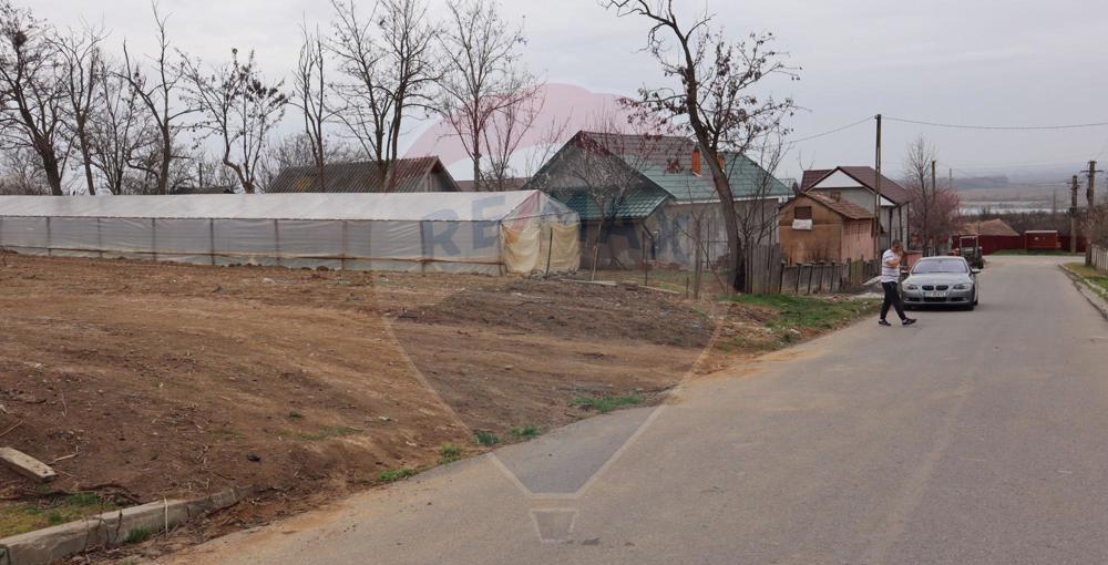 Teren intravilan de vanzare in zona Mosteni
