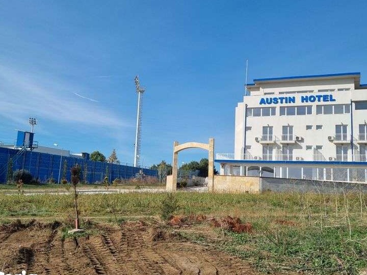 Teren intravilan în fata academiei Gheorghe Hagi