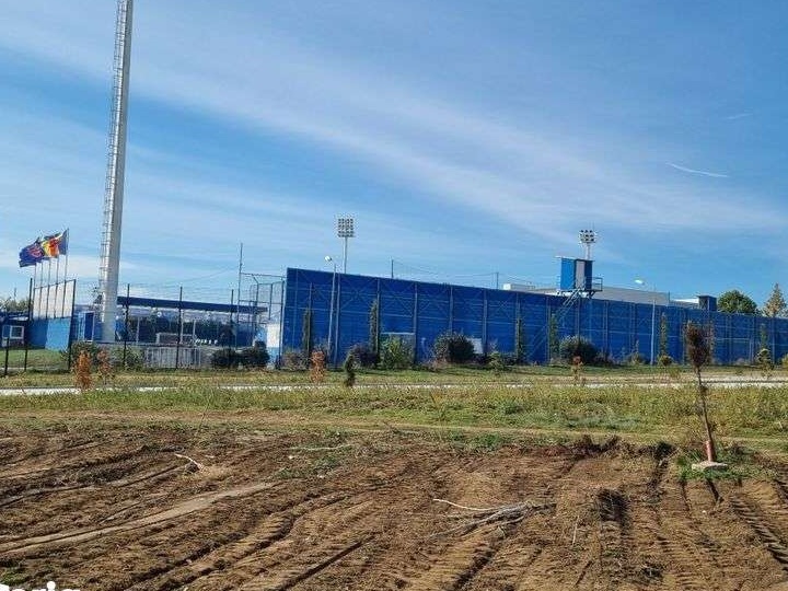Teren intravilan în fata academiei Gheorghe Hagi