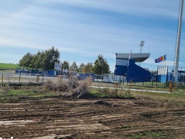 Teren intravilan în fata academiei Gheorghe Hagi