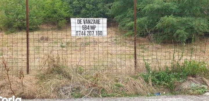 Teren lângă școala Dezmir