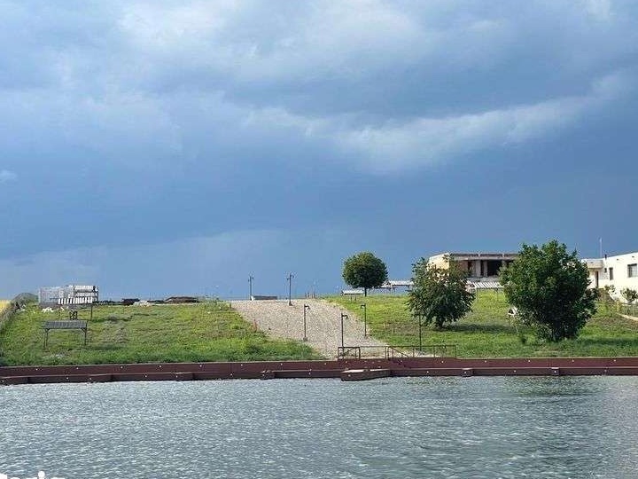 Teren + loc de acostare in complex pe Lacul Snagov