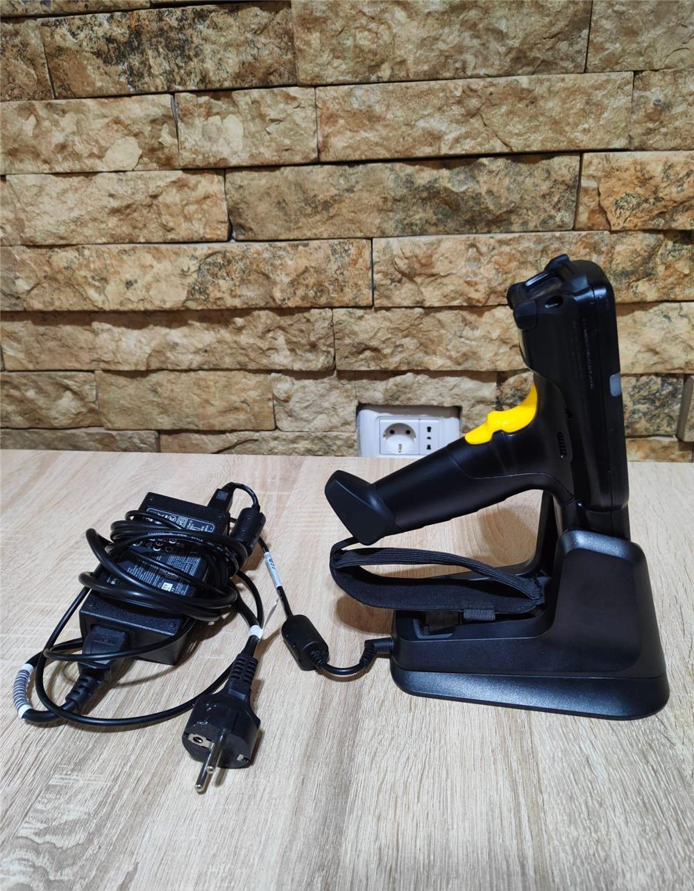 Terminal mobil Zebra MC330K-GI4HG3RW + Cradle Alimentare/Comunicare inclus