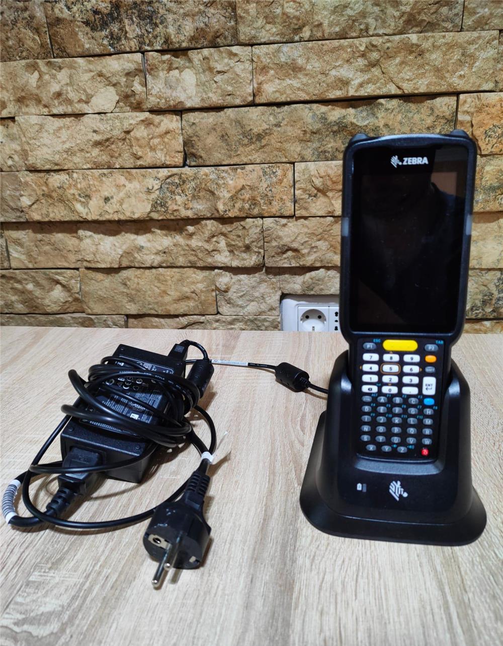 Terminal mobil Zebra MC330K-GI4HG3RW + Cradle Alimentare/Comunicare inclus
