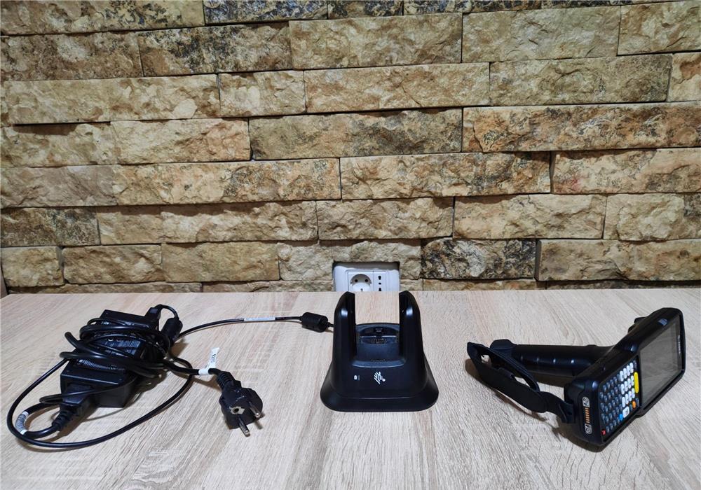Terminal mobil Zebra MC330K-GI4HG3RW + Cradle Alimentare/Comunicare inclus