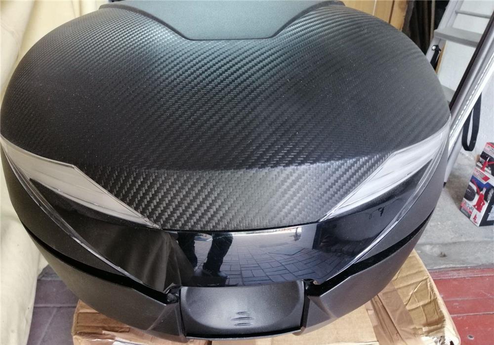 Topcase marca SHAD, cu suport si suruburi de prindere, pentru moto diverse;