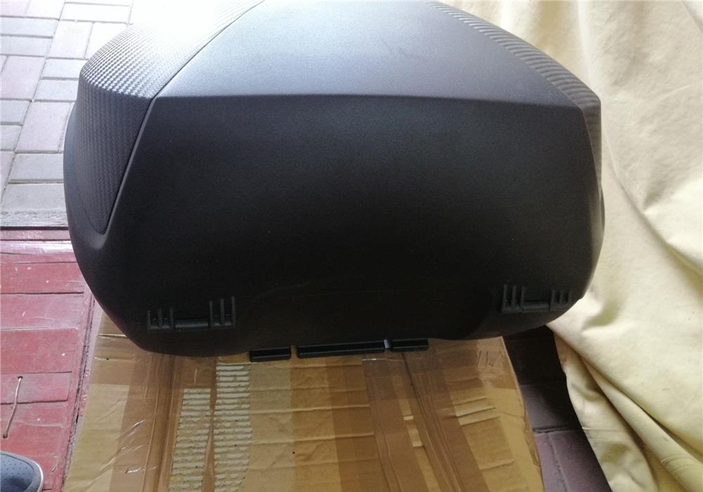 Topcase marca SHAD, cu suport si suruburi de prindere, pentru moto diverse;
