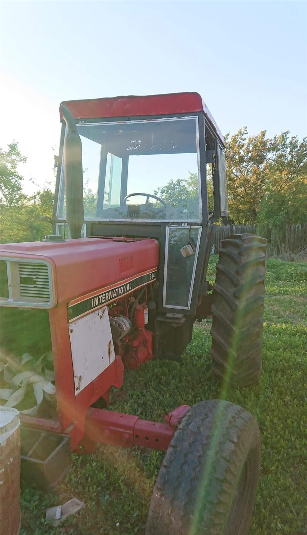 Tractor INTERNATIONAL 884