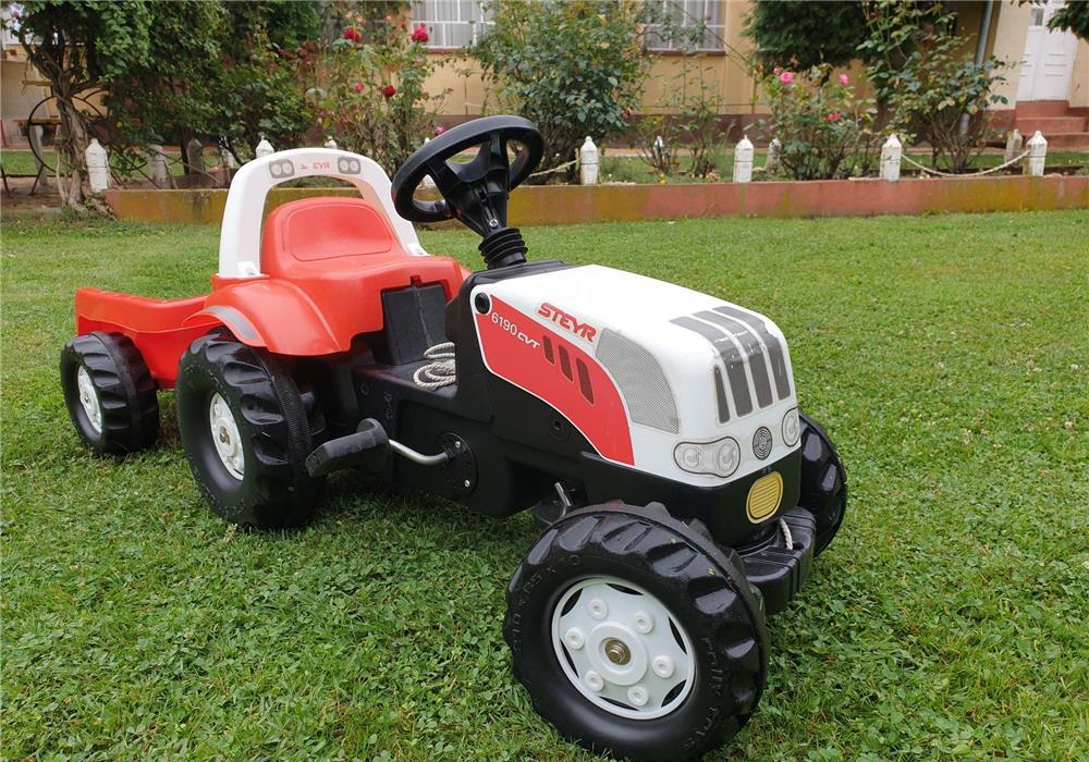 Tractoras cu pedale fabricat Germania Rolly Toys!