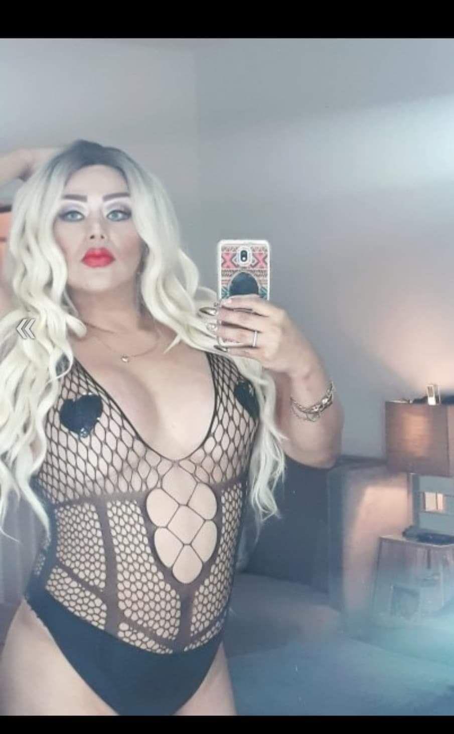 Transexuala siliconata   100 reala