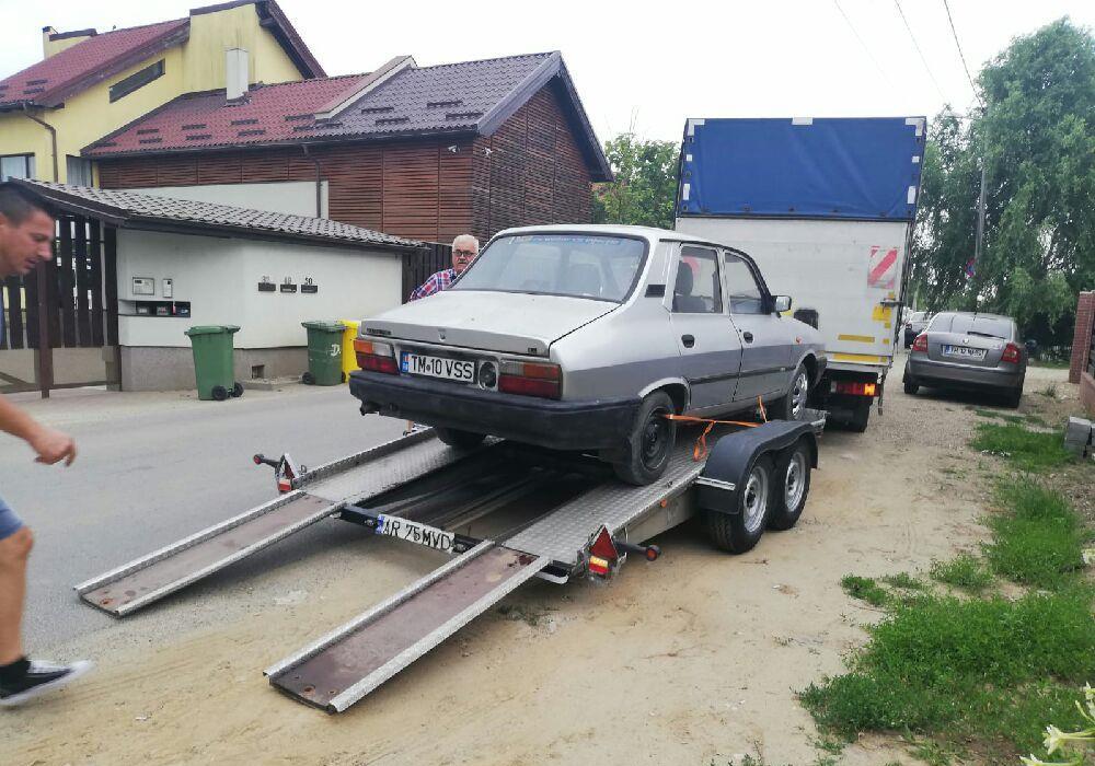 transport marfa, masina dotata cu lift