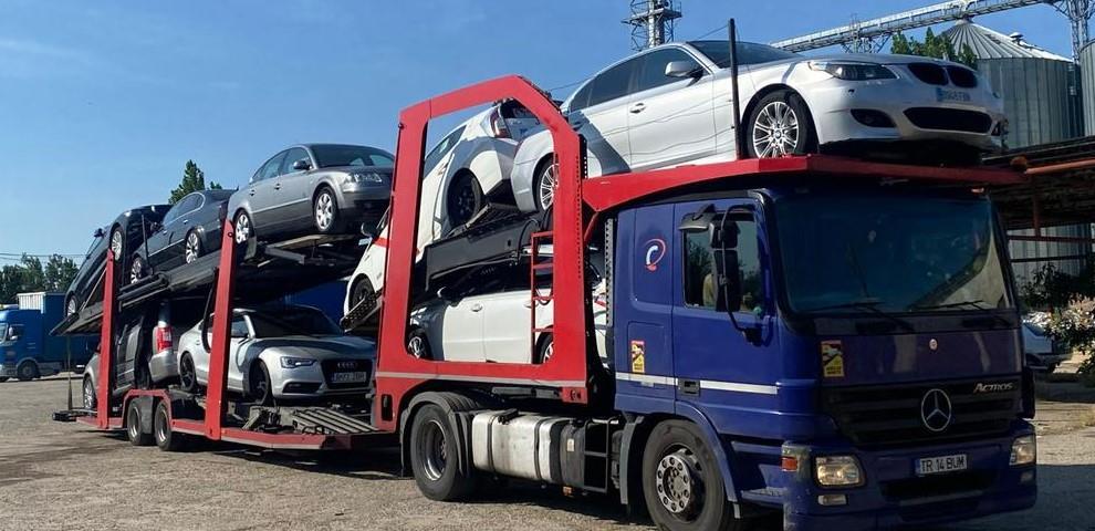 TRANSPORT PE PLATFORMA/ AUTO TRANSPORT ON THE PLATFORM