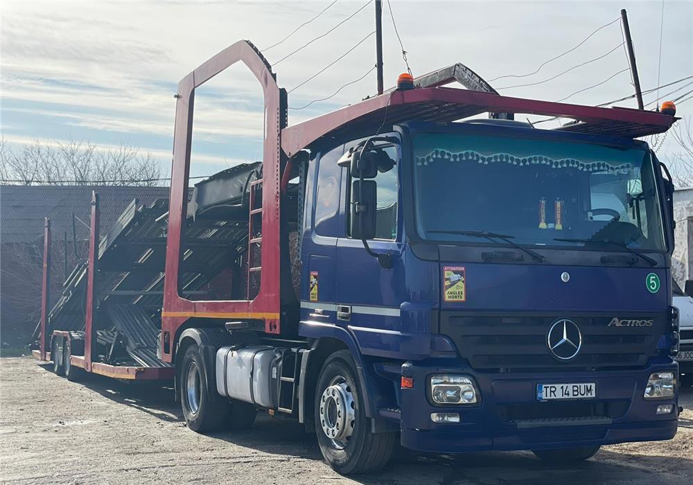 TRANSPORT PE PLATFORMA/ AUTO TRANSPORT ON THE PLATFORM