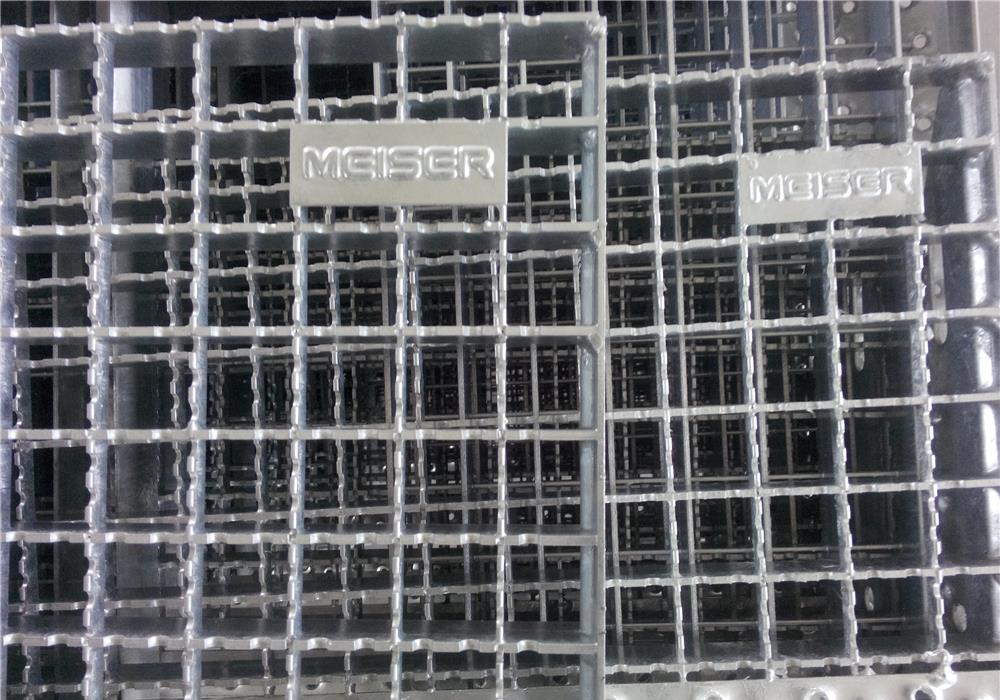 Trepte si gratare metalice zincate utilizate la constructii scari metalice exterioare