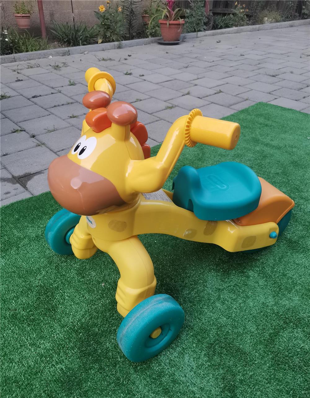 tricicleta pentru copii Little Tikes, model Girafa.