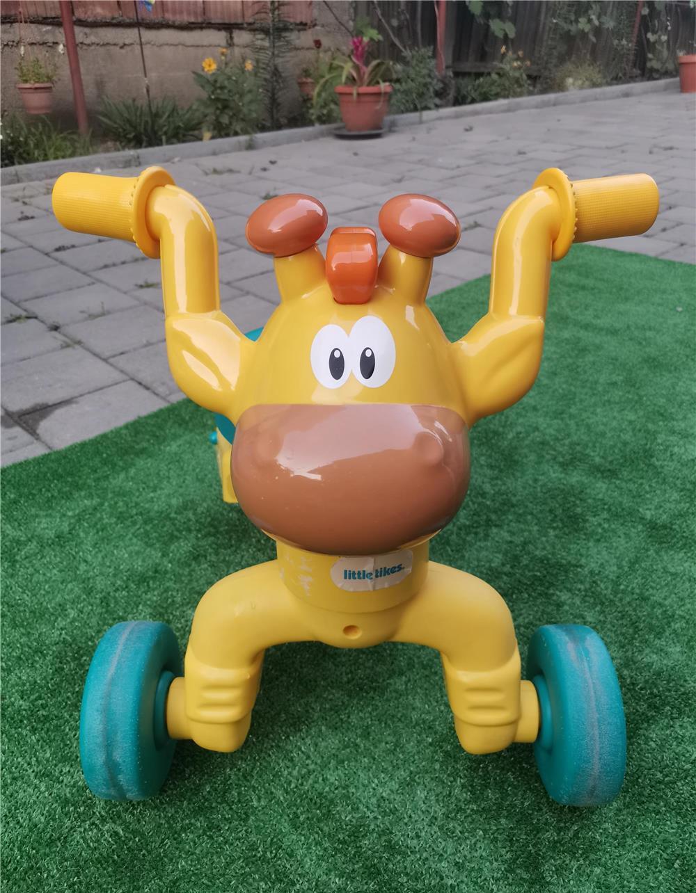 tricicleta pentru copii Little Tikes, model Girafa.